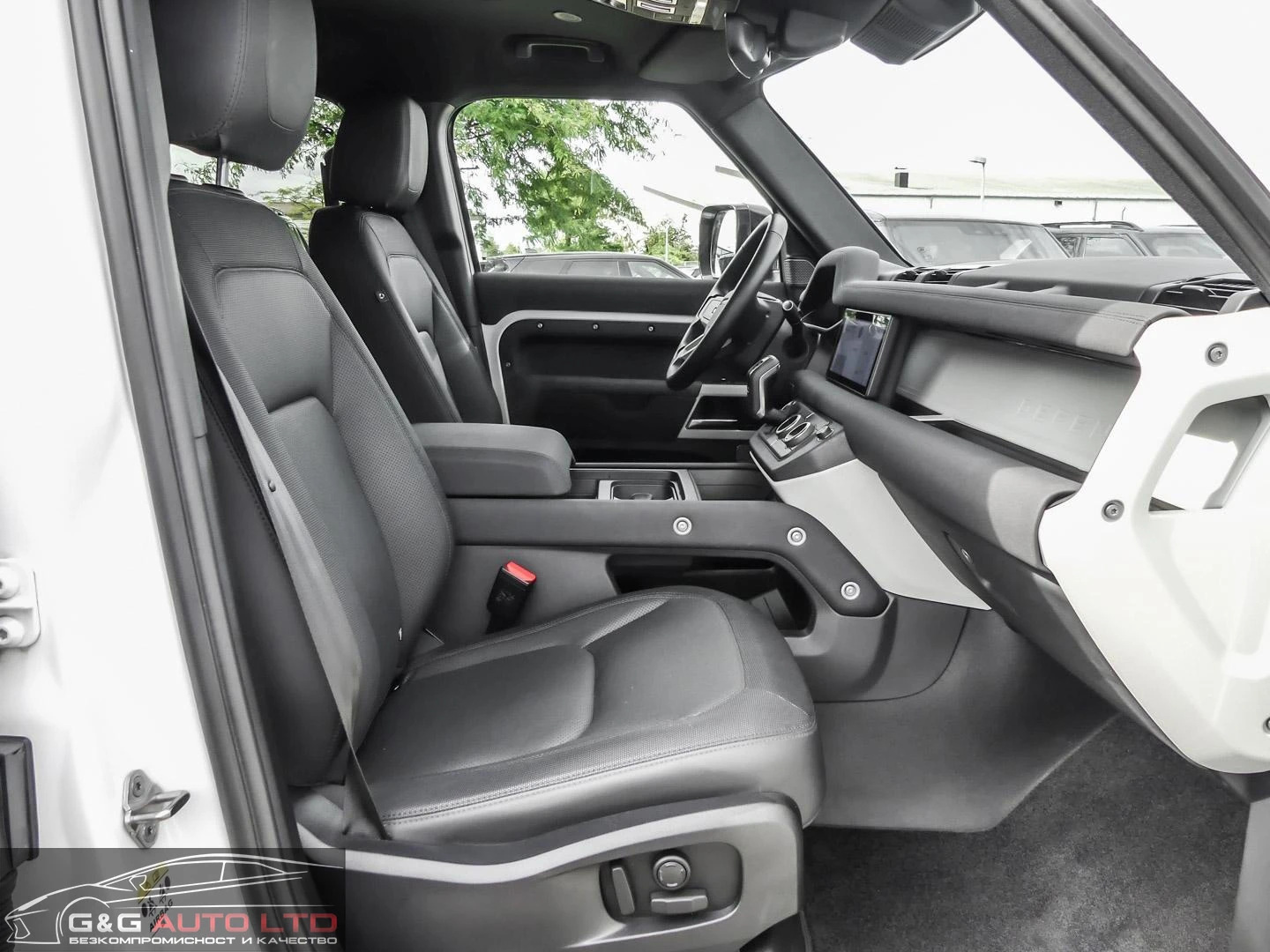 Land Rover Defender 110 X-Dynamic SE D300 - изображение 8