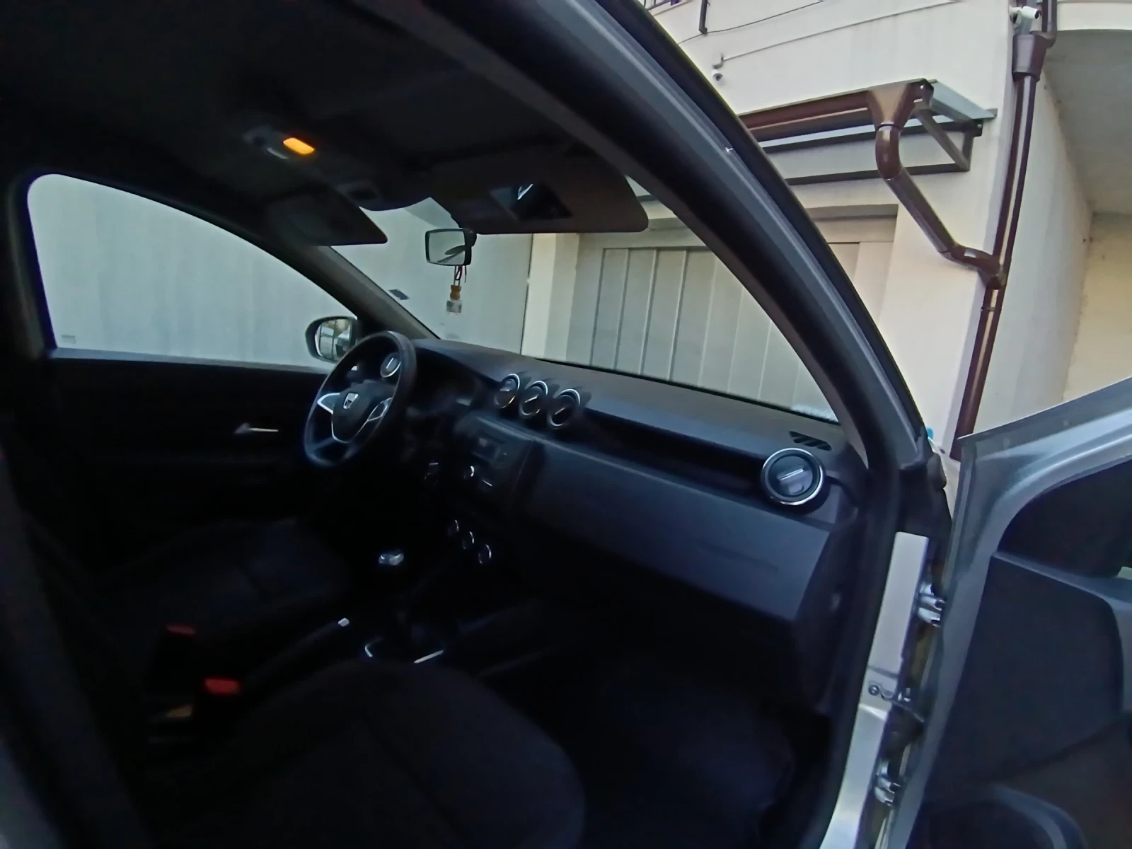 Dacia Duster 1.6 бензин газ 115hp, снимка 8 - Автомобили и джипове - 54131732