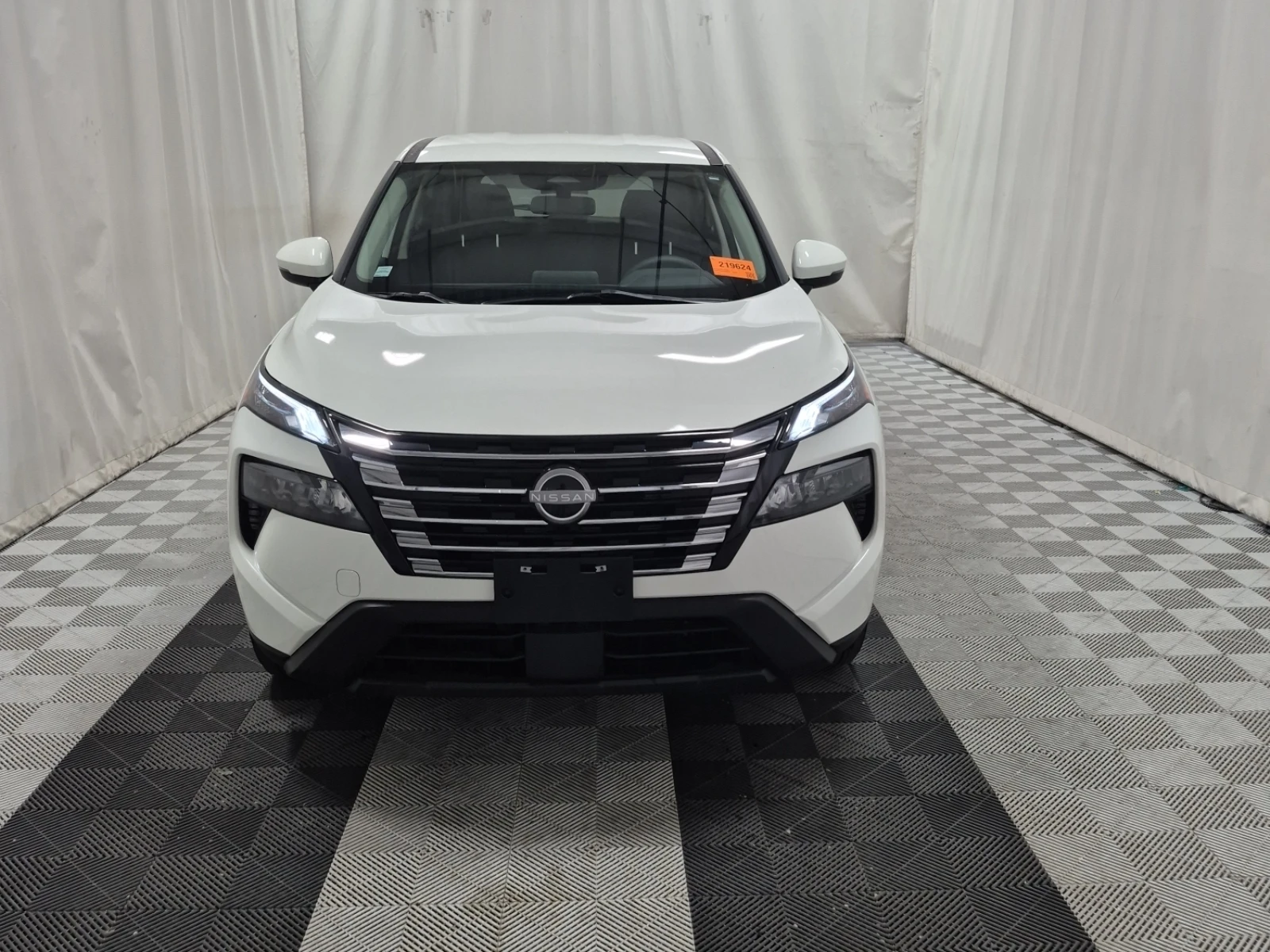 Nissan Rogue S AWD* ПОДГРЕВ* КАМЕРА* CARPLAY* М.ТОЧКА* , снимка 2 - Автомобили и джипове - 54427404