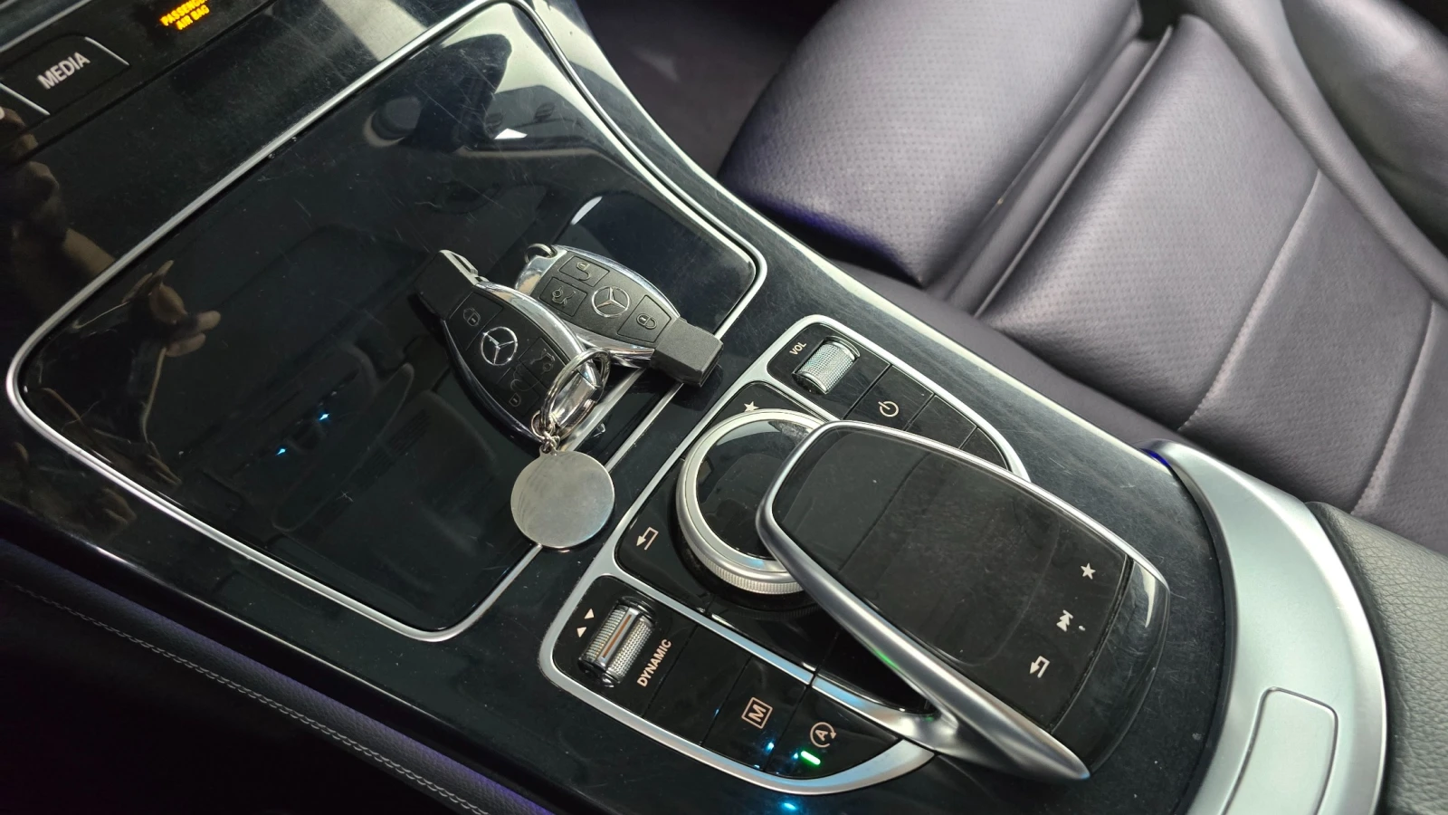 Mercedes-Benz GLC 220 4MATIC* ROOFRACK* AMG* PANO* MEMORY* 360, снимка 12 - Автомобили и джипове - 55656195