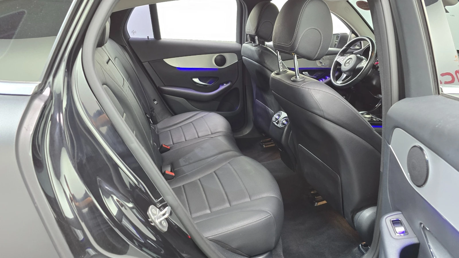 Mercedes-Benz GLC 220 4MATIC* ROOFRACK* AMG* PANO* MEMORY* 360, снимка 15 - Автомобили и джипове - 55656195