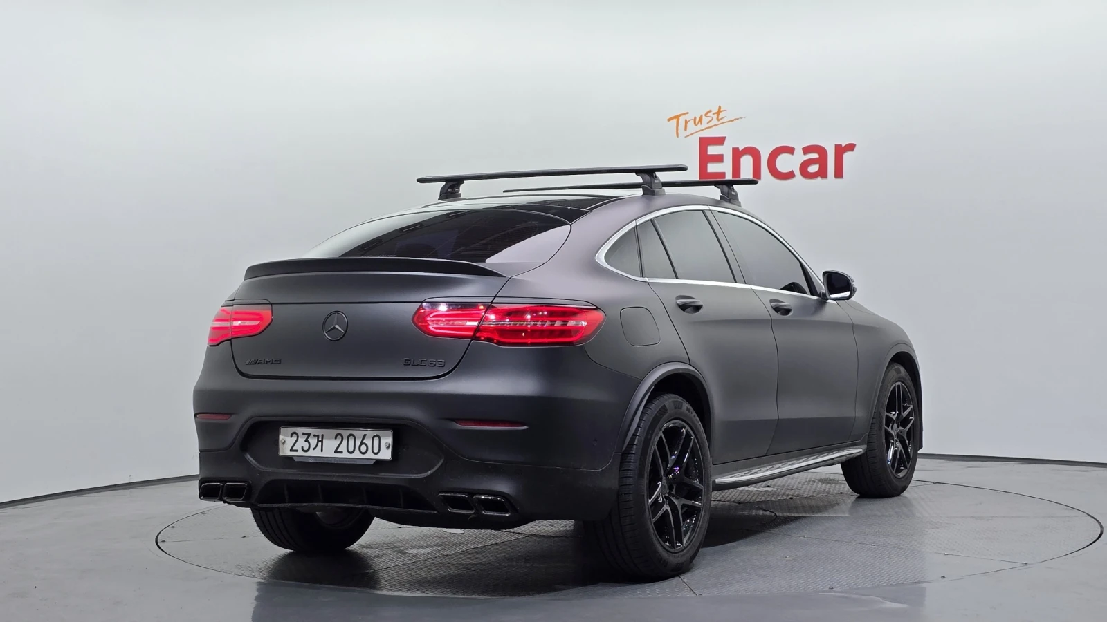 Mercedes-Benz GLC 220 4MATIC* ROOFRACK* AMG* PANO* MEMORY* 360, снимка 2 - Автомобили и джипове - 55656195