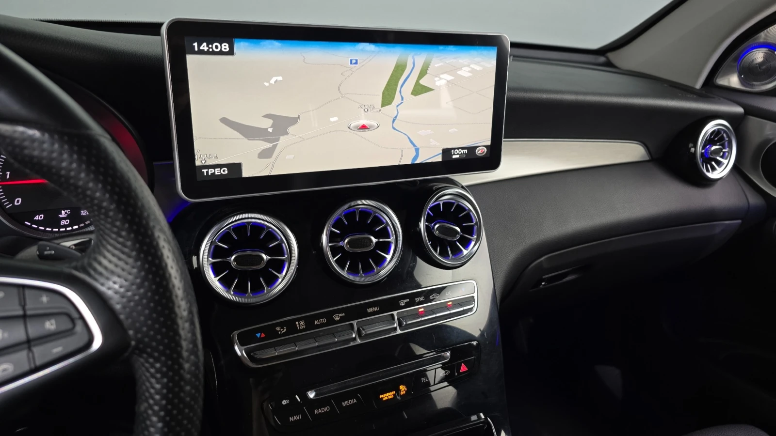 Mercedes-Benz GLC 220 4MATIC* ROOFRACK* AMG* PANO* MEMORY* 360, снимка 9 - Автомобили и джипове - 55656195