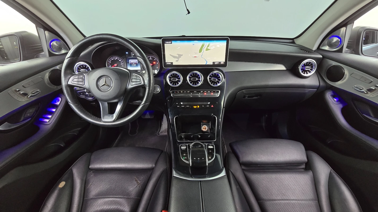 Mercedes-Benz GLC 220 4MATIC* ROOFRACK* AMG* PANO* MEMORY* 360, снимка 4 - Автомобили и джипове - 55656195