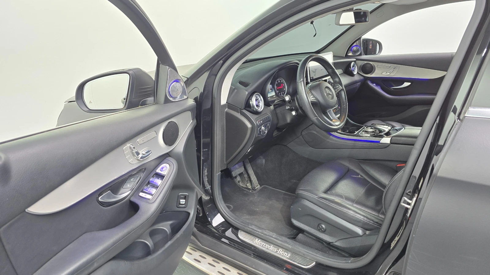 Mercedes-Benz GLC 220 4MATIC* ROOFRACK* AMG* PANO* MEMORY* 360, снимка 7 - Автомобили и джипове - 55656195