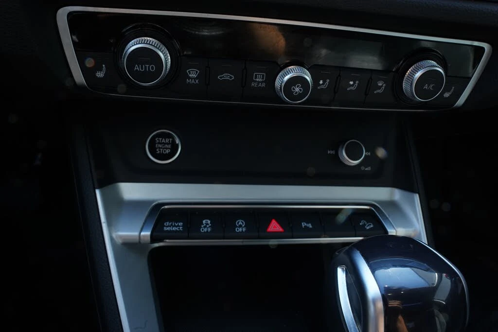 Audi Q3 АВТОКРЕДИТ, снимка 14 - Автомобили и джипове - 56531112