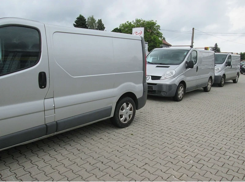 Renault Trafic 2.5 dCi 2.0 dCi 2.0 i 8 броя , снимка 10 - Бусове и автобуси - 51707900