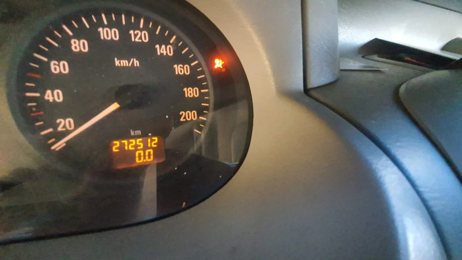 Opel Vivaro 1.9DTI, снимка 9 - Бусове и автобуси - 53879720