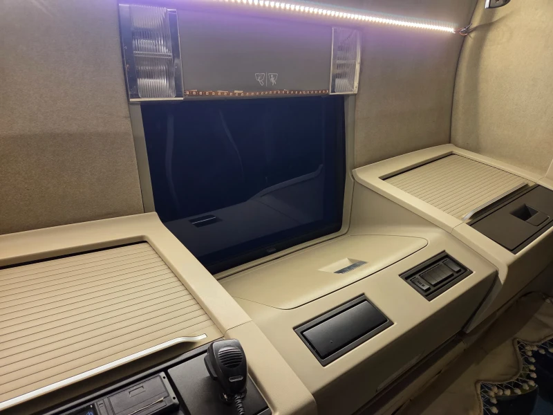 Volvo Fh, снимка 14 - Камиони - 53250074