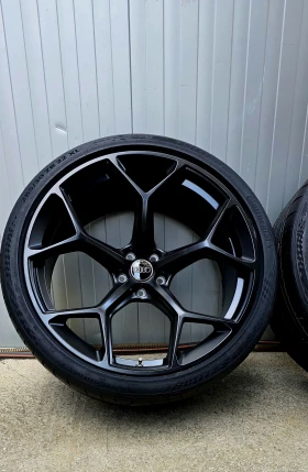        285/30R22  Audi Rs6