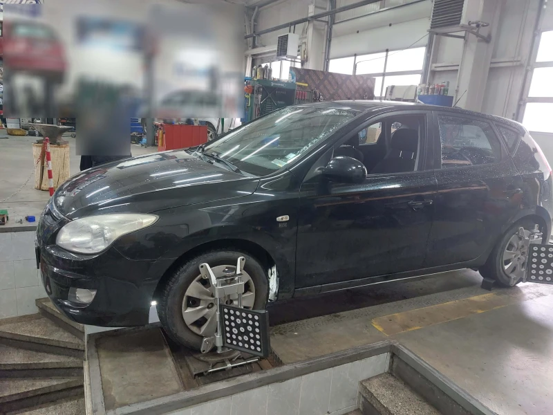 Hyundai I30 1.6, снимка 14 - Автомобили и джипове - 47365323