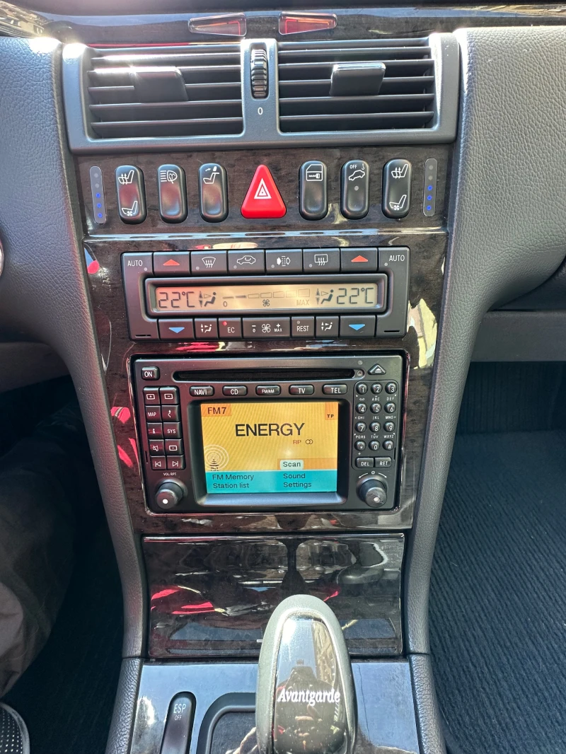 Mercedes-Benz E 320 Avantgarde, снимка 7 - Автомобили и джипове - 52663556