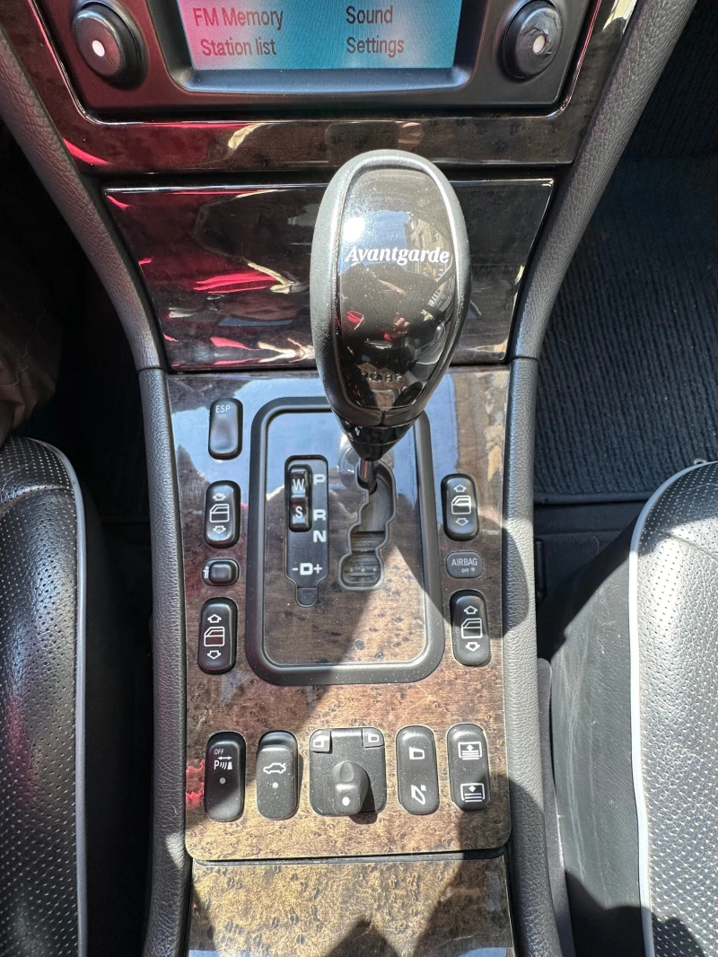 Mercedes-Benz E 320 Avantgarde, снимка 14 - Автомобили и джипове - 52663556
