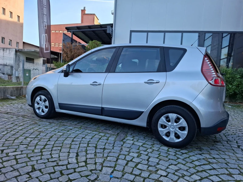 Renault Scenic 1.6i-110к.с.ОТЛИЧНА* КЛИМАТРОНИК* 6ск.* ТОП, снимка 2 - Автомобили и джипове - 52241904