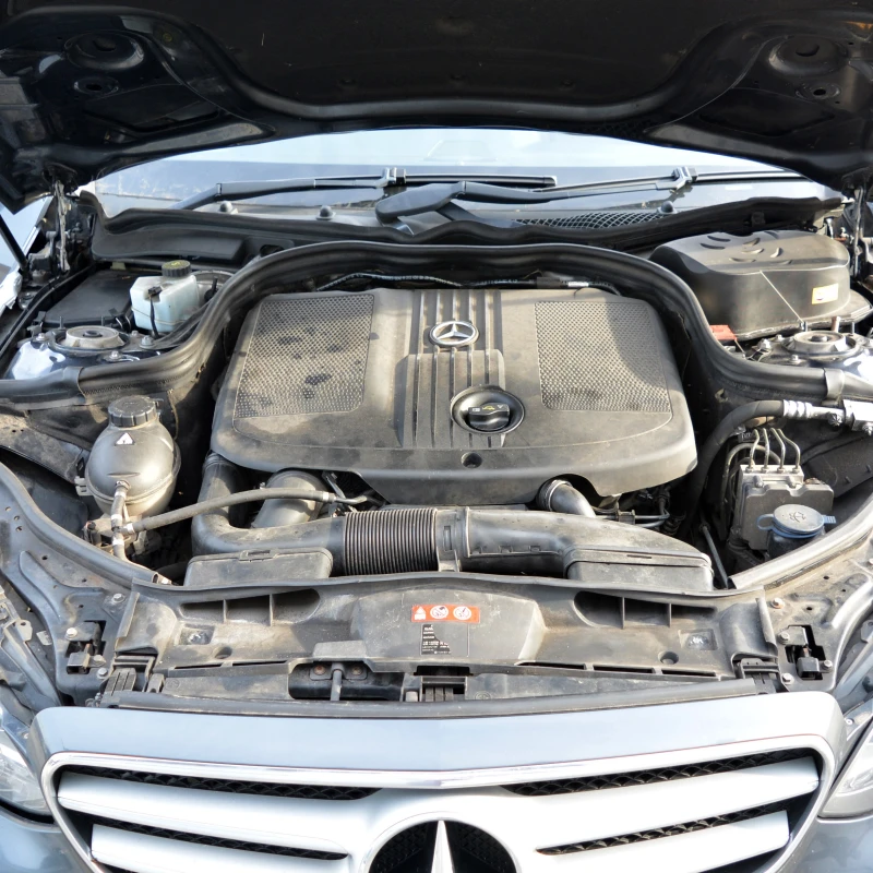 Mercedes-Benz E 220 2.1 CDI, снимка 9 - Автомобили и джипове - 52531735