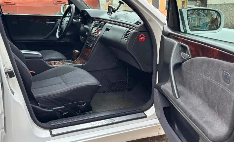 Mercedes-Benz E 270 2.7, снимка 7 - Автомобили и джипове - 53058319