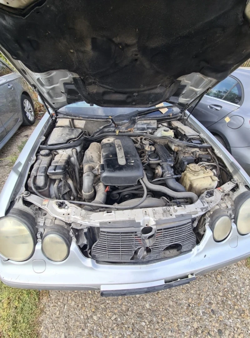 Mercedes-Benz E 220 Липсва свидетелство за рег, снимка 3 - Автомобили и джипове - 53343477