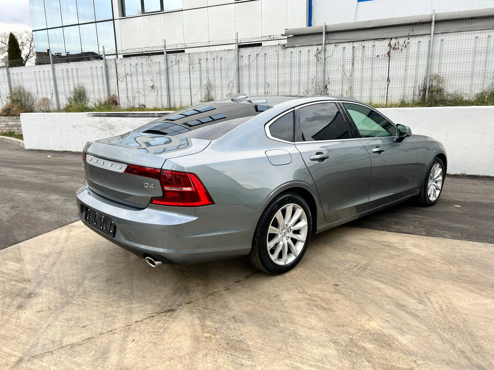 Volvo S90 D4 - изображение 4