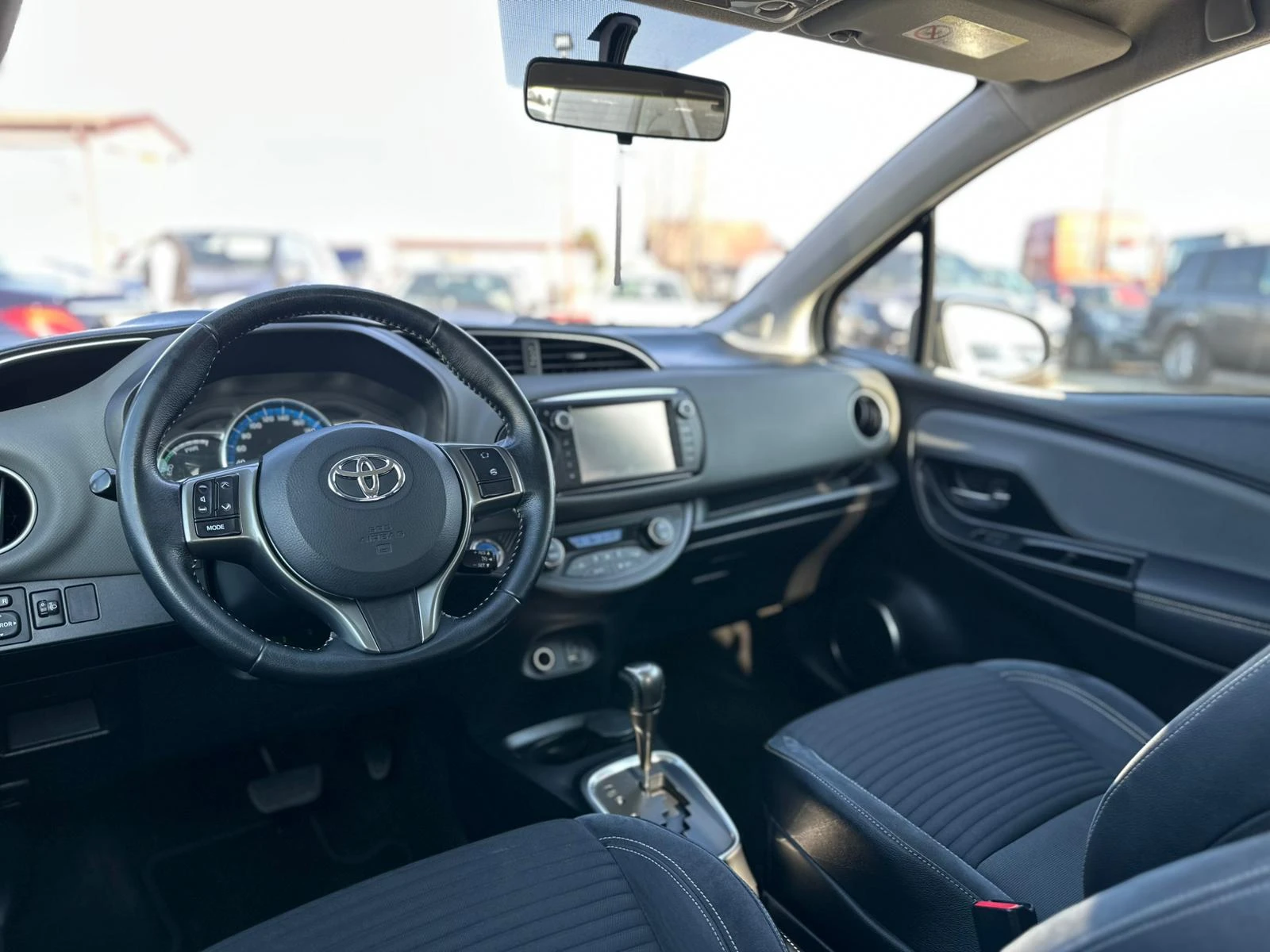 Toyota Yaris / HYBRID / LED / PANO / TOP / , снимка 9 - Автомобили и джипове - 53907862