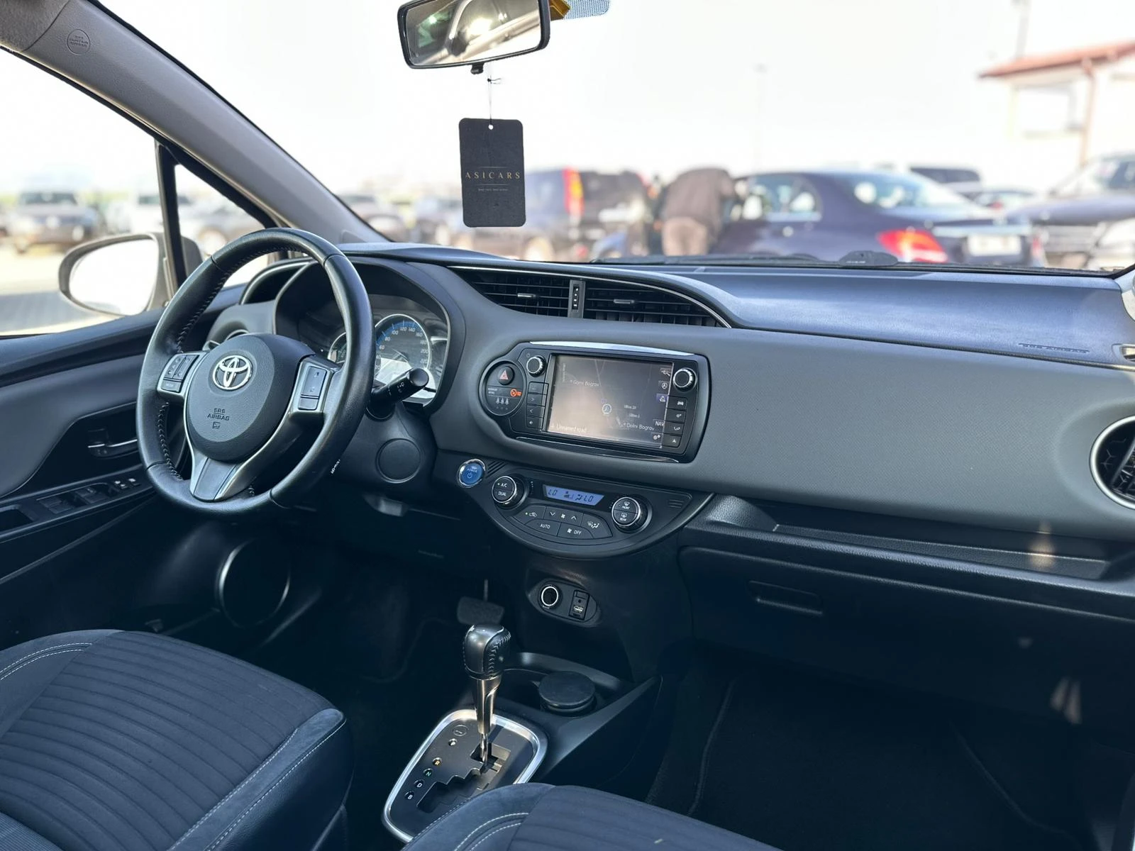 Toyota Yaris / HYBRID / LED / PANO / TOP / , снимка 13 - Автомобили и джипове - 53907862