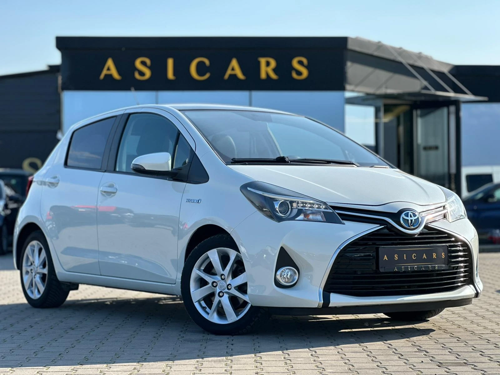 Toyota Yaris / HYBRID / LED / PANO / TOP / , снимка 7 - Автомобили и джипове - 53907862