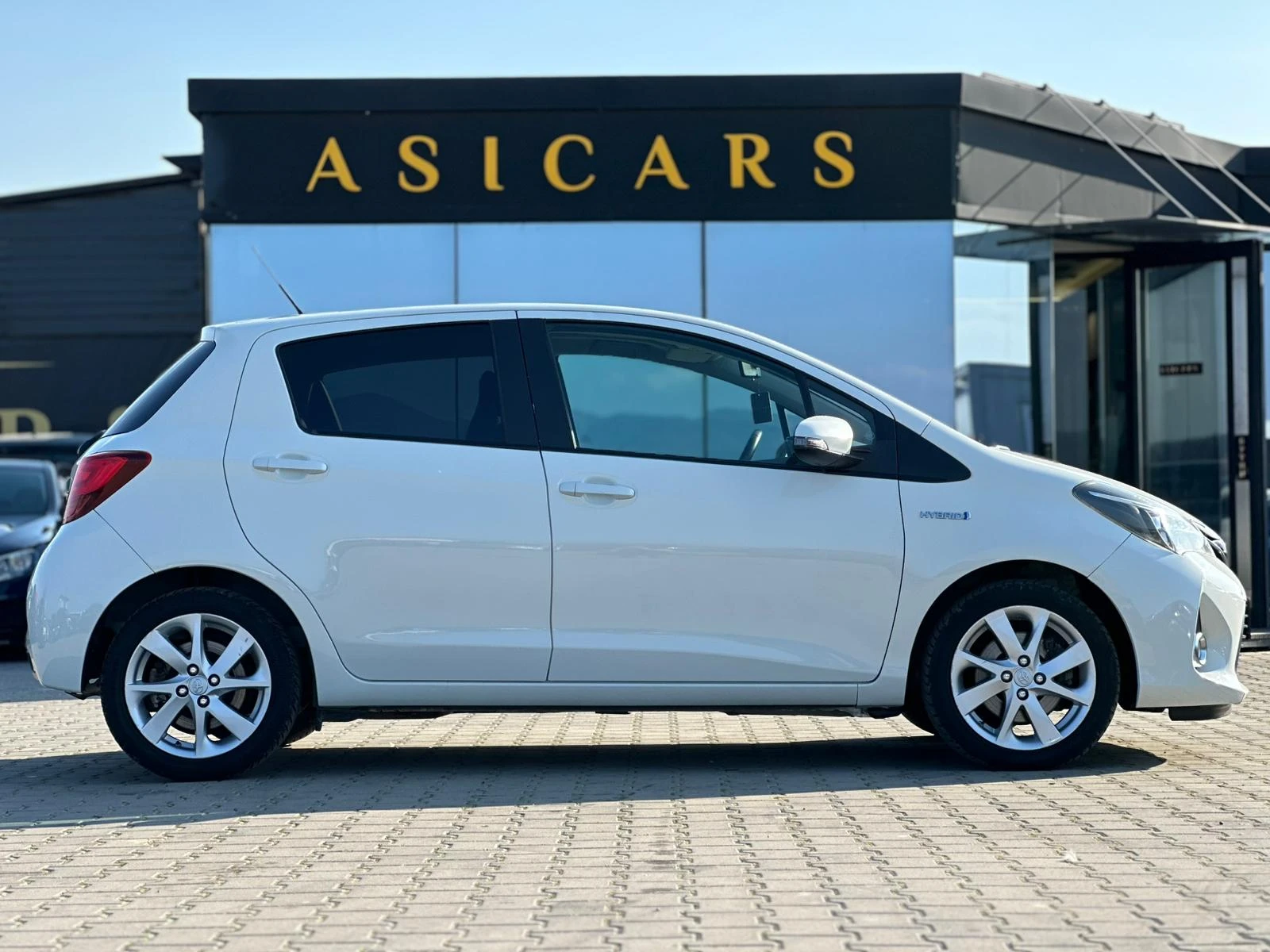 Toyota Yaris / HYBRID / LED / PANO / TOP / , снимка 6 - Автомобили и джипове - 53907862