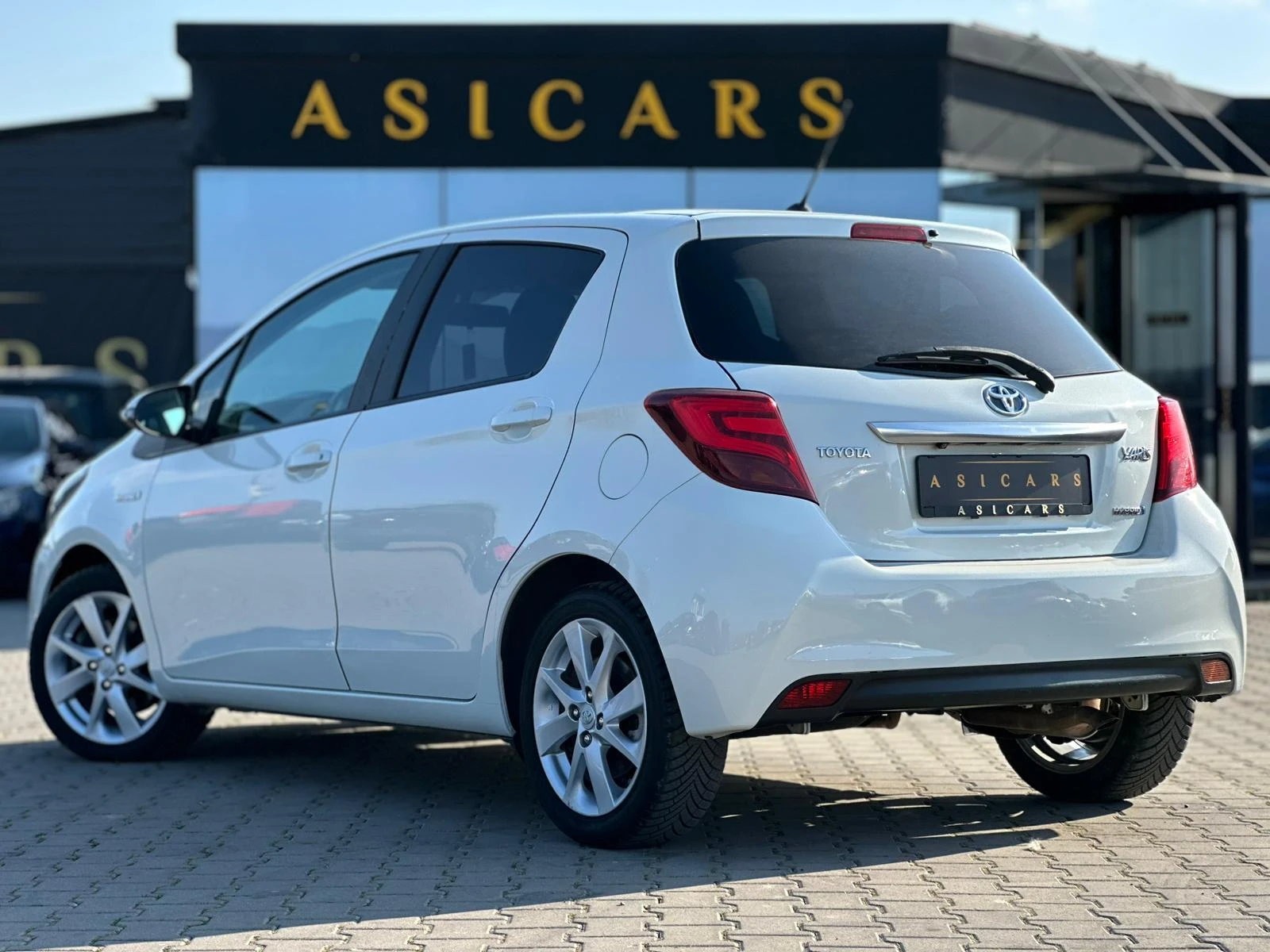 Toyota Yaris / HYBRID / LED / PANO / TOP / , снимка 3 - Автомобили и джипове - 53907862