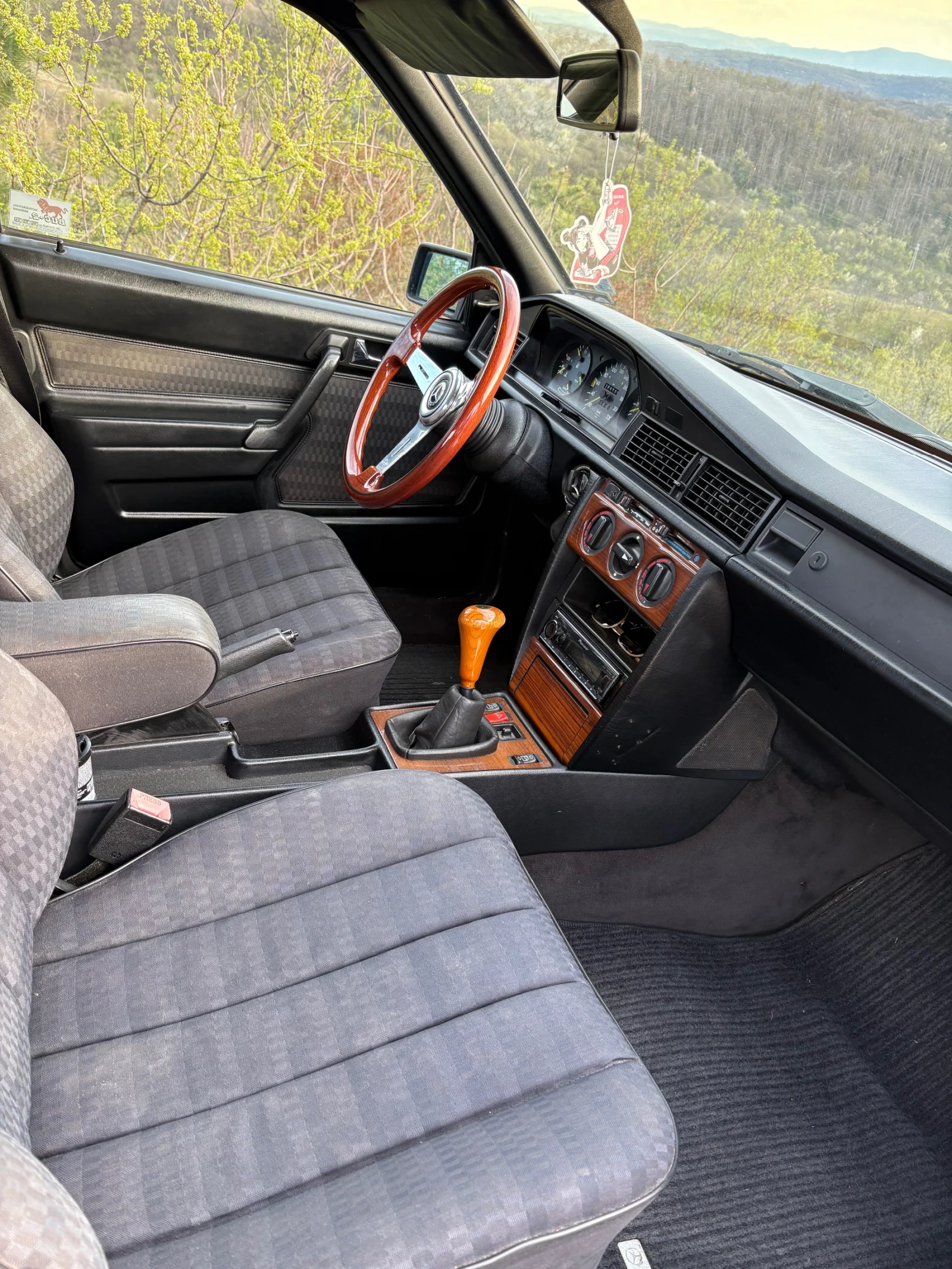 Mercedes-Benz 190 2.0E, КЛИМАТИК, снимка 5 - Автомобили и джипове - 54175924