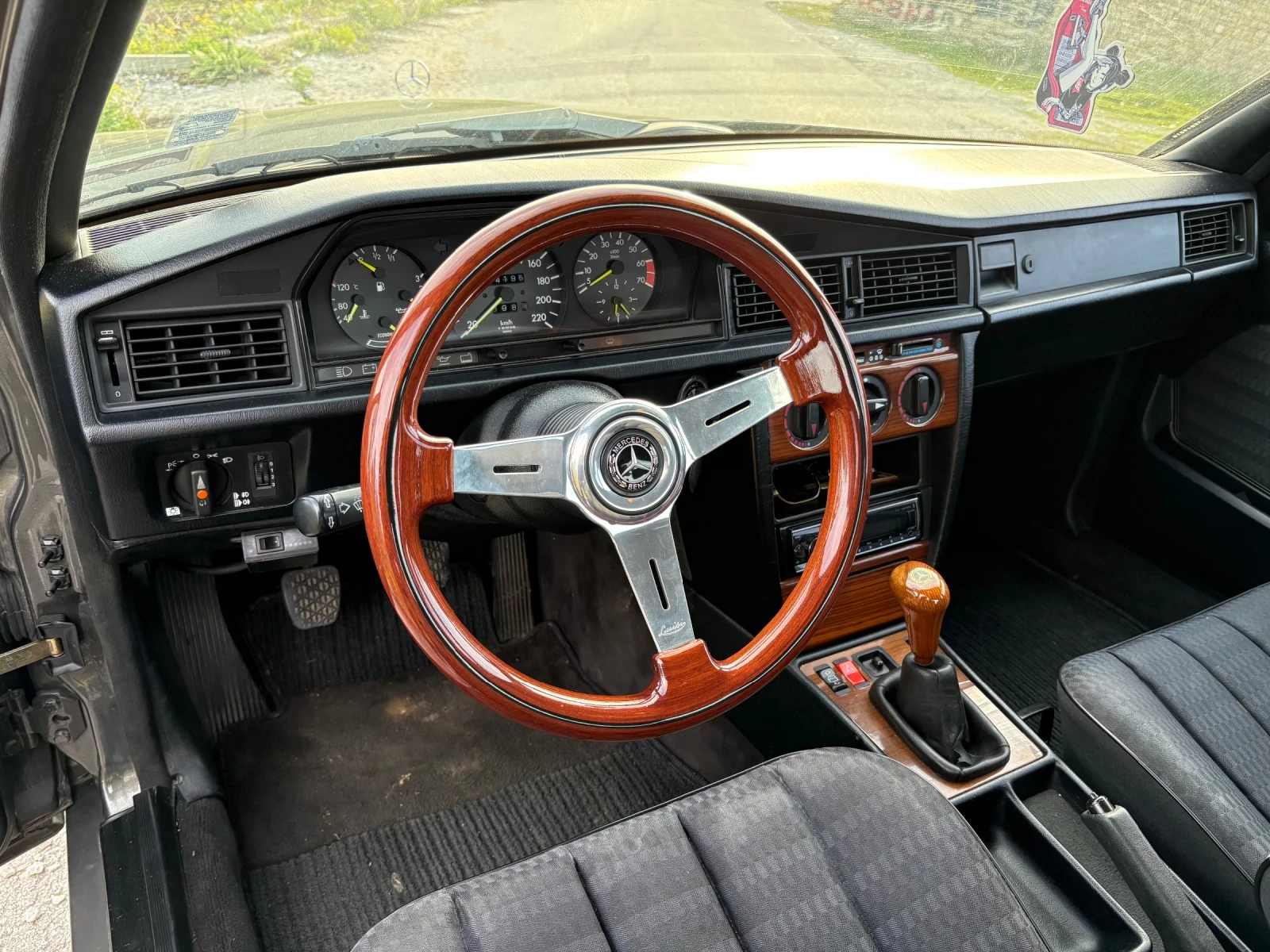 Mercedes-Benz 190 2.0E, КЛИМАТИК, снимка 7 - Автомобили и джипове - 54175924