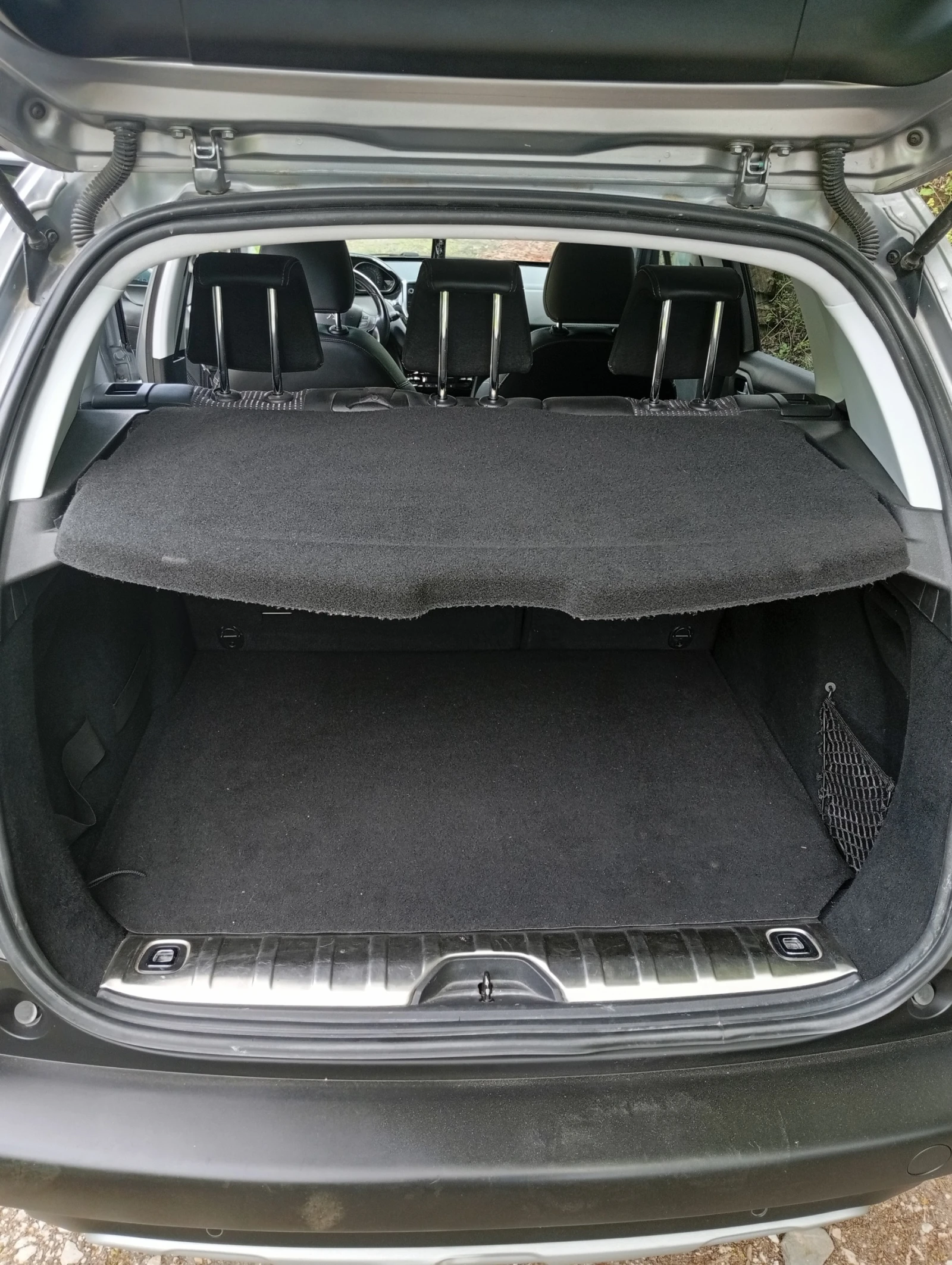 Peugeot 2008 1.6 HDI, снимка 9 - Автомобили и джипове - 54611113