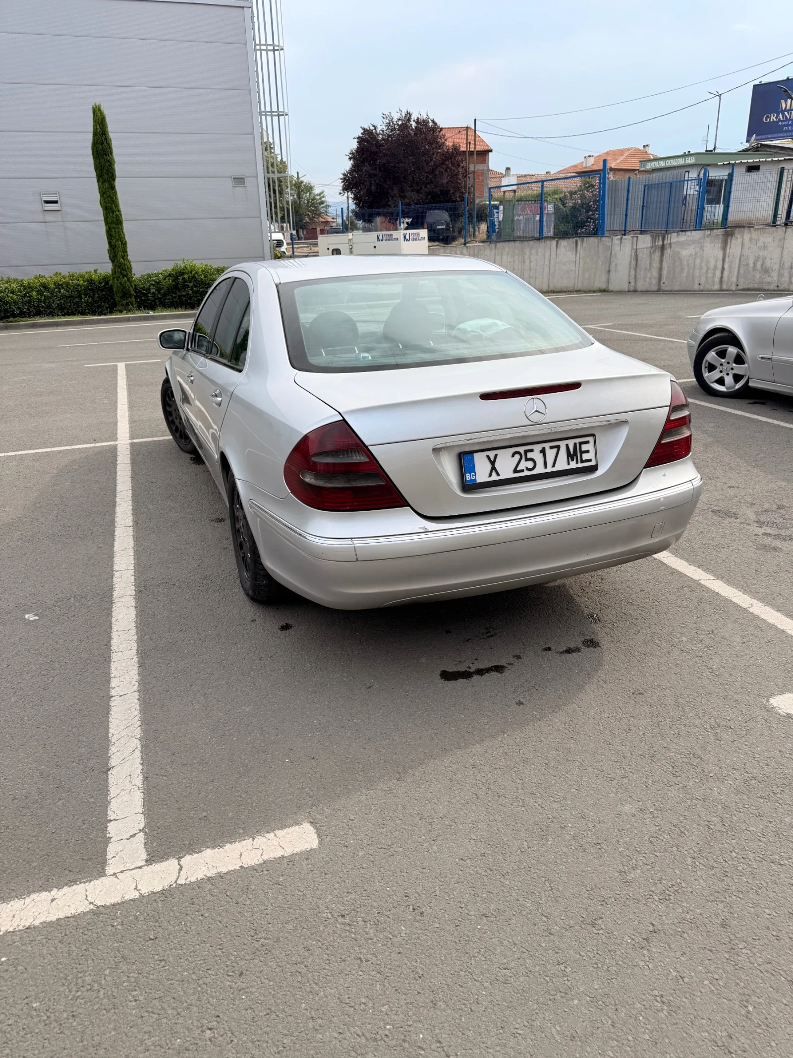 Mercedes-Benz E 270, снимка 3 - Автомобили и джипове - 55352356