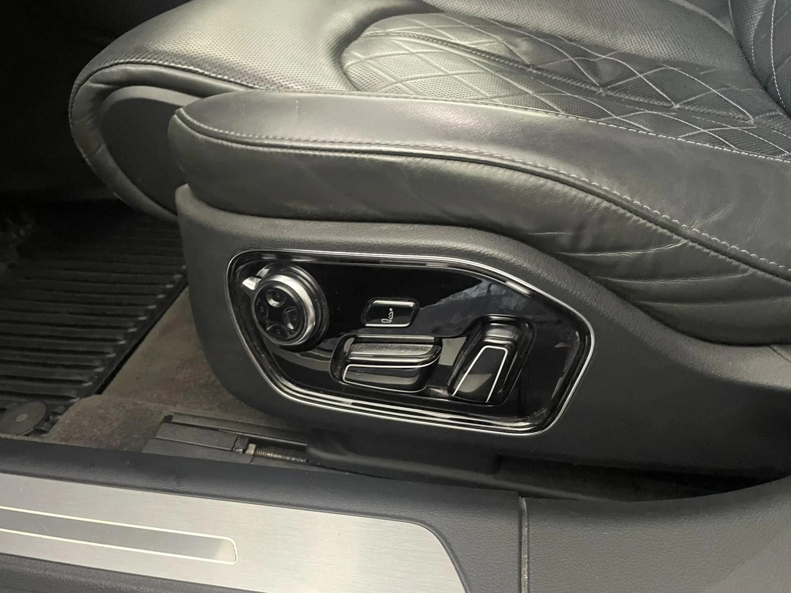 Audi A8, снимка 9 - Автомобили и джипове - 55876066