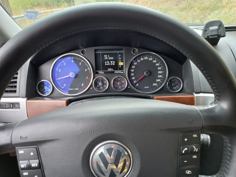 VW Touareg 3.2 v6* ГАЗ* ПРУЖИНИ* ПОДГРЕВ, снимка 7 - Автомобили и джипове - 47192993