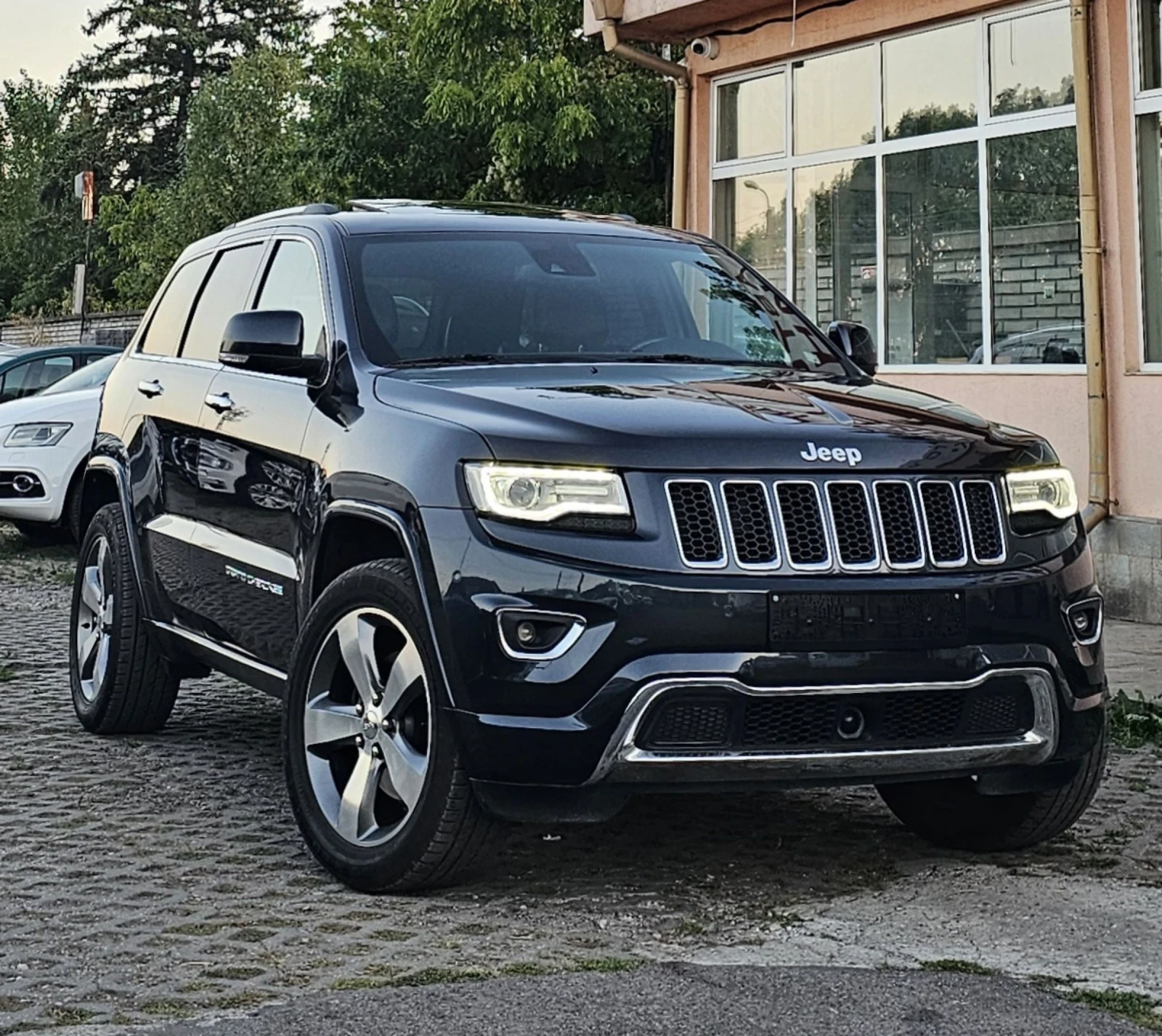 Jeep Grand cherokee 3.0 CRDI 250к.с. Overland Напълно Обслужен  - изображение 3