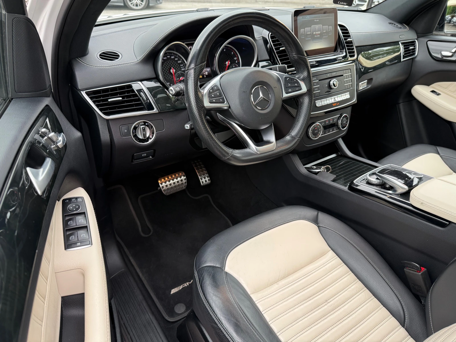 Mercedes-Benz GLE 350 d 4-MATIC AMG 9G-TRONIC ! TOП СЪСТОЯНИЕ !, снимка 9 - Автомобили и джипове - 54878844