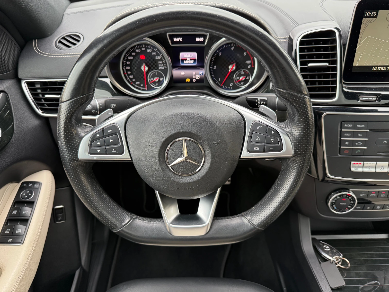 Mercedes-Benz GLE 350 d 4-MATIC AMG 9G-TRONIC ! TOП СЪСТОЯНИЕ !, снимка 12 - Автомобили и джипове - 54878844
