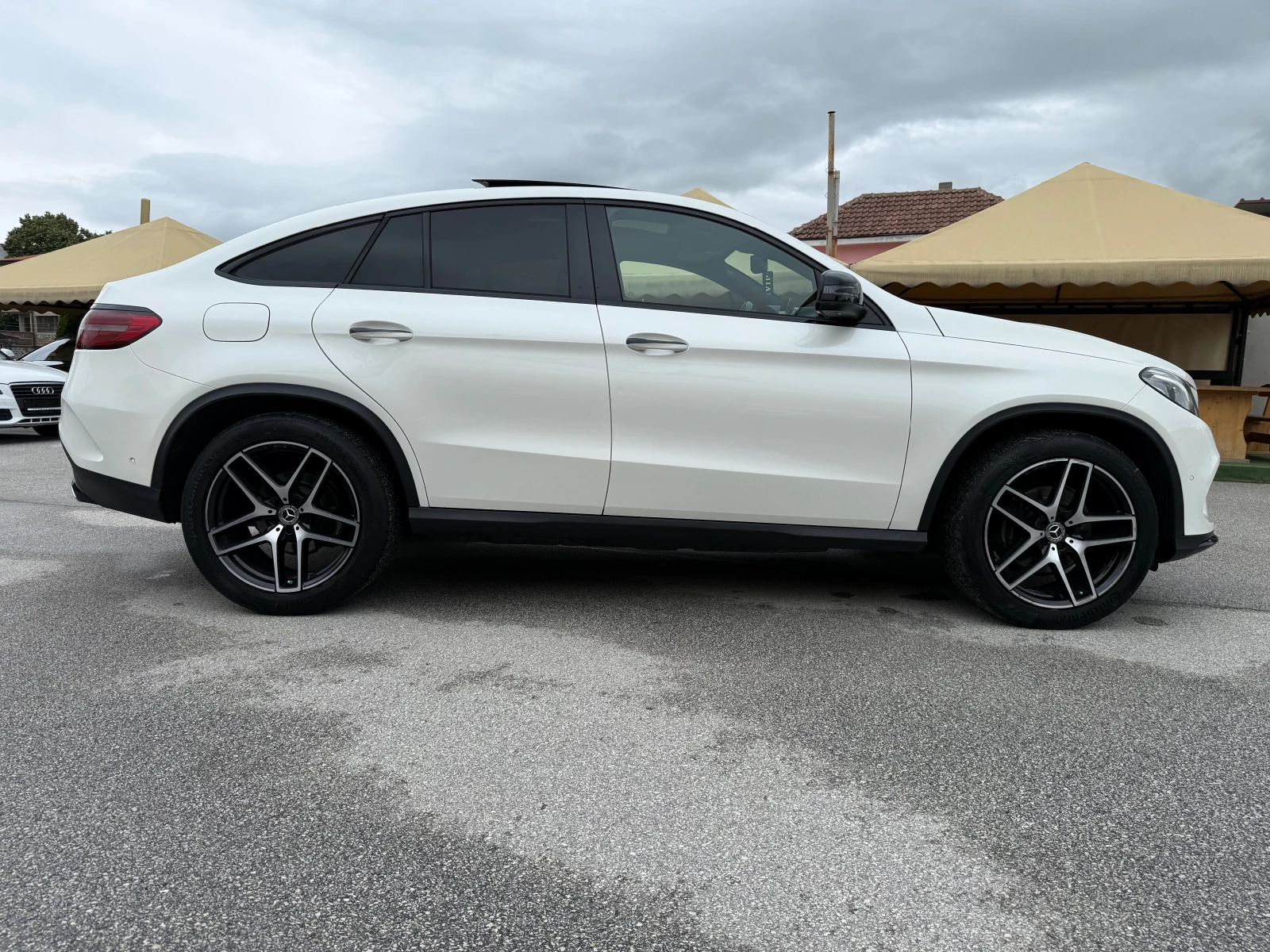 Mercedes-Benz GLE 350 d 4-MATIC AMG 9G-TRONIC ! TOП СЪСТОЯНИЕ !, снимка 4 - Автомобили и джипове - 54878844