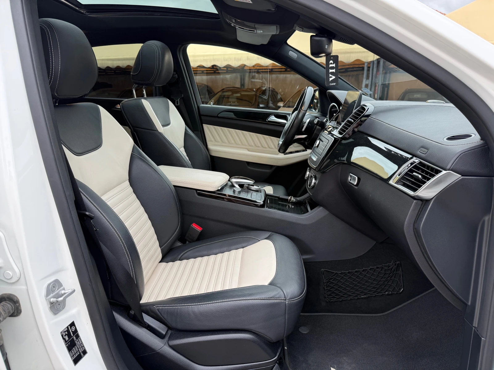 Mercedes-Benz GLE 350 d 4-MATIC AMG 9G-TRONIC ! TOП СЪСТОЯНИЕ !, снимка 14 - Автомобили и джипове - 54878844