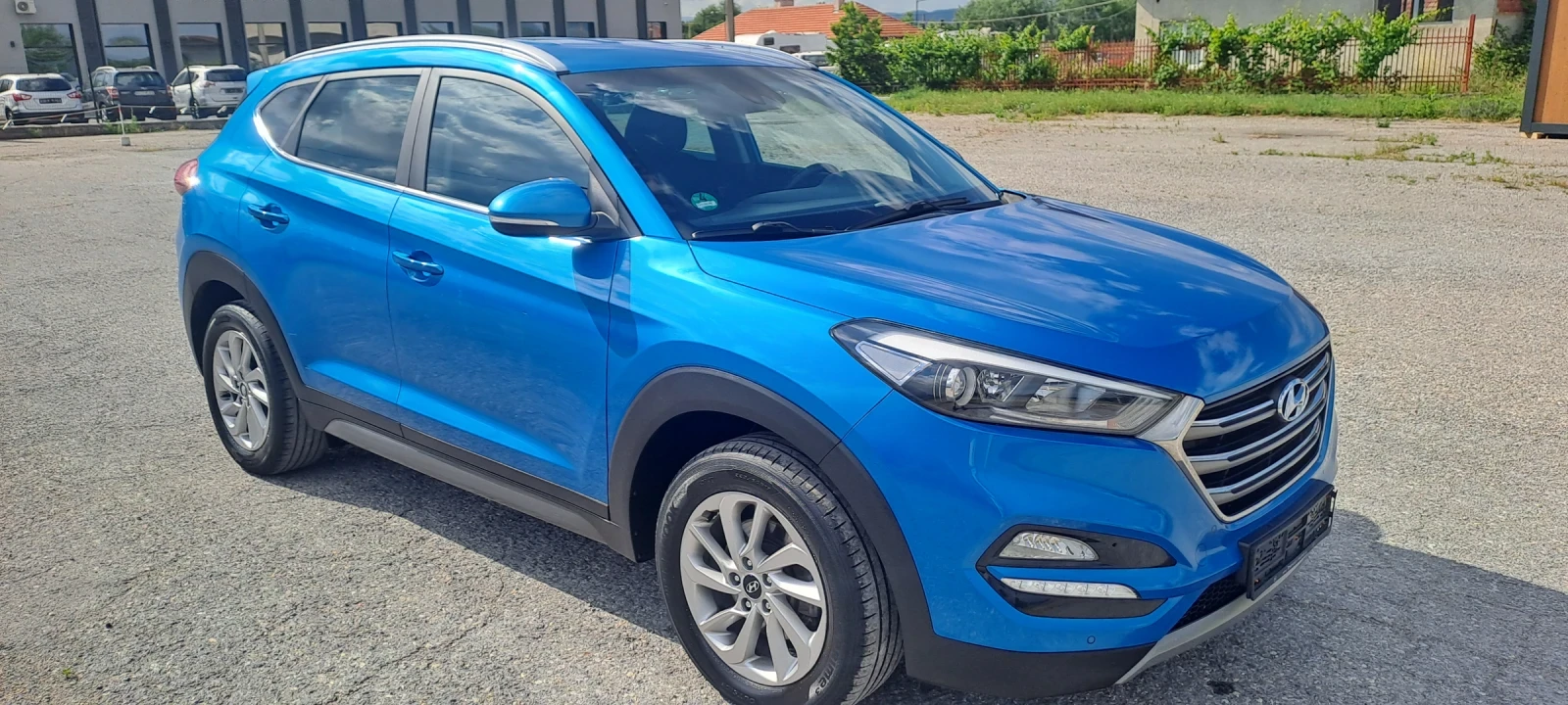Hyundai Tucson 1.6i 16v, снимка 3 - Автомобили и джипове - 55006542
