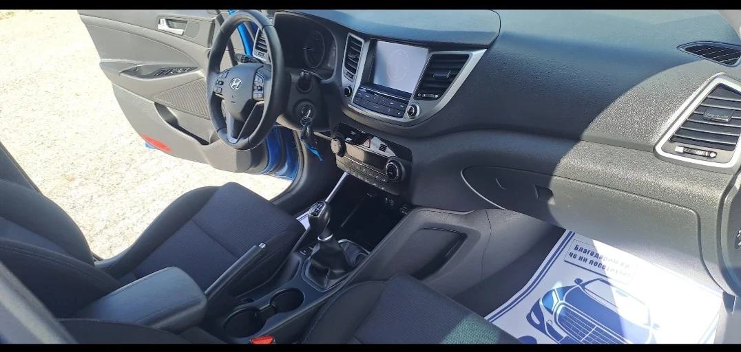 Hyundai Tucson 1.6i 16v, снимка 3 - Автомобили и джипове - 55006542