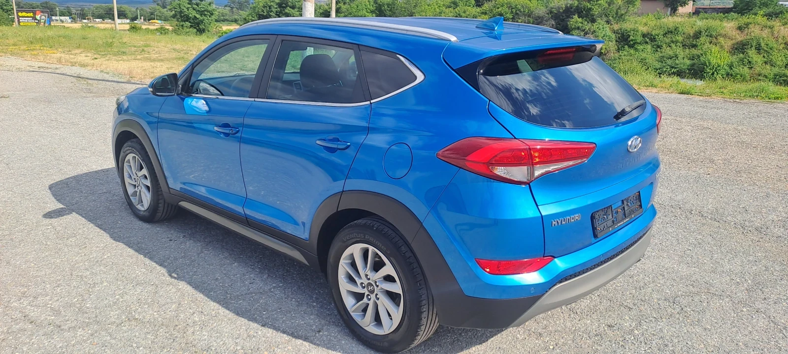 Hyundai Tucson 1.6i 16v, снимка 4 - Автомобили и джипове - 55006542