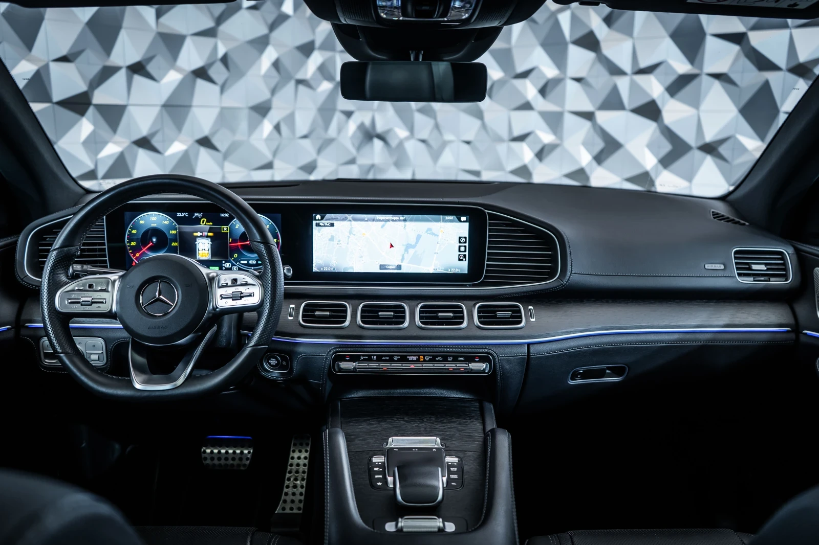 Mercedes-Benz GLE 300 4M* AMG* Burmester* Pano* Обдух* ЛИЗИНГ, снимка 12 - Автомобили и джипове - 55396205
