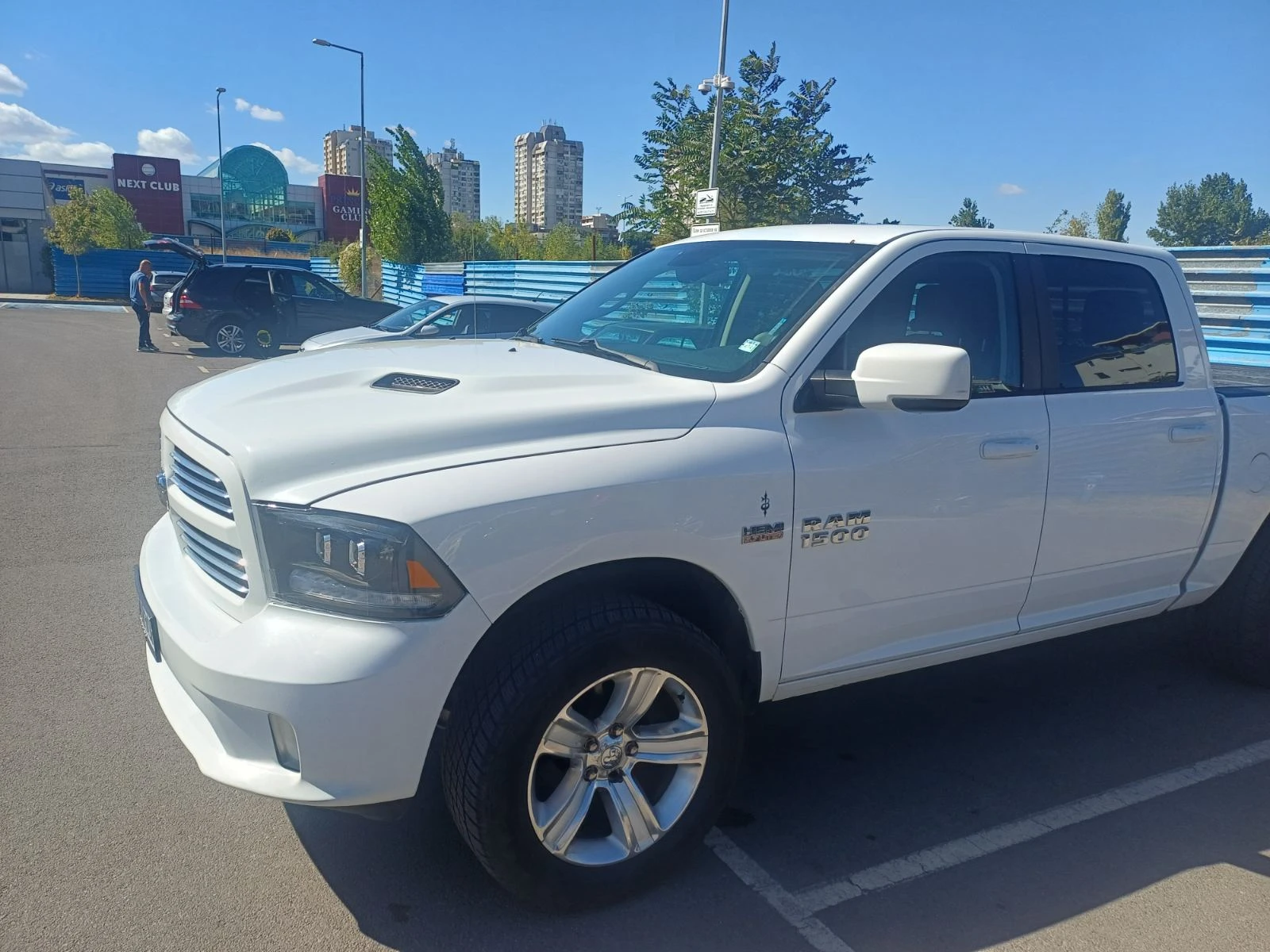 Dodge RAM 1500 пикап, снимка 2 - Автомобили и джипове - 56076213