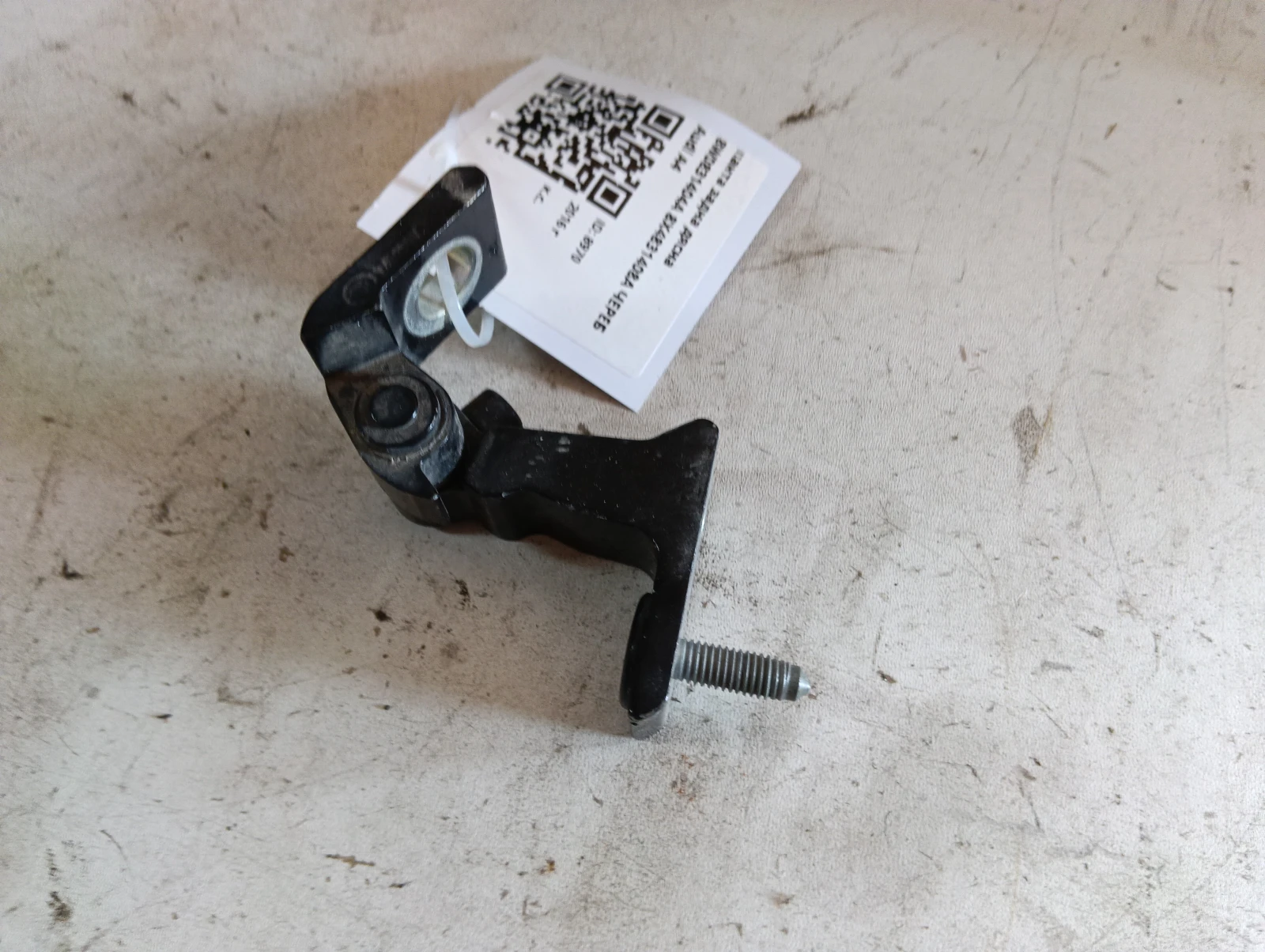 панта задна дясна 8W0831404A 8X4831408A ЧЕРЕБ Audi A4