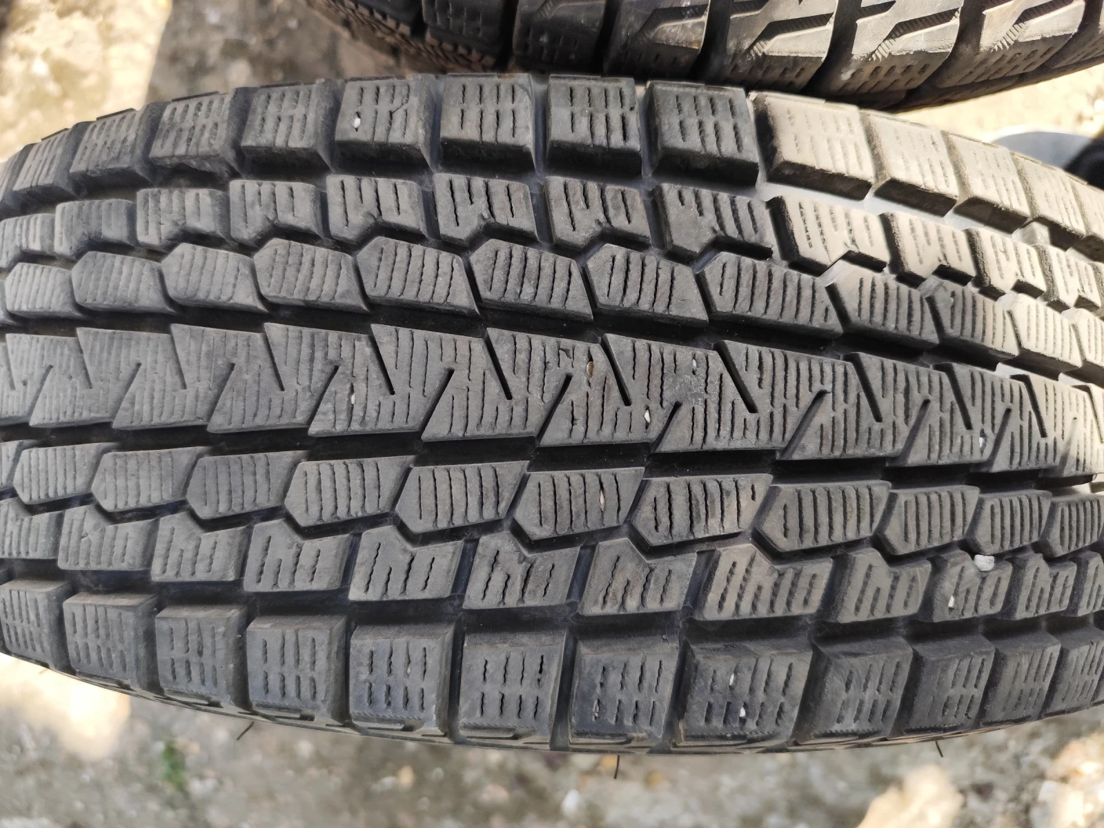 Гуми Зимни 205/70R15