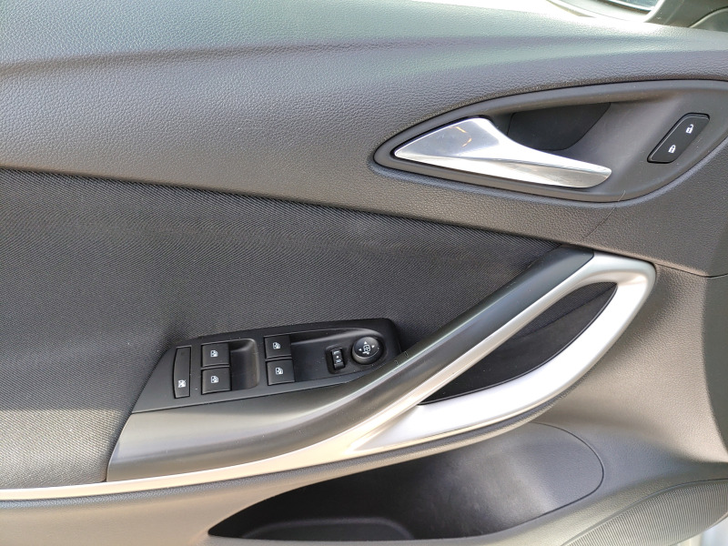 Opel Astra 1.6d-71000км! Има видеоклип към обявата!, снимка 10 - Автомобили и джипове - 43685703