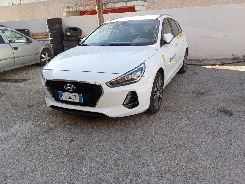 Hyundai I30 1,6CRDI, снимка 1 - Автомобили и джипове - 44106238