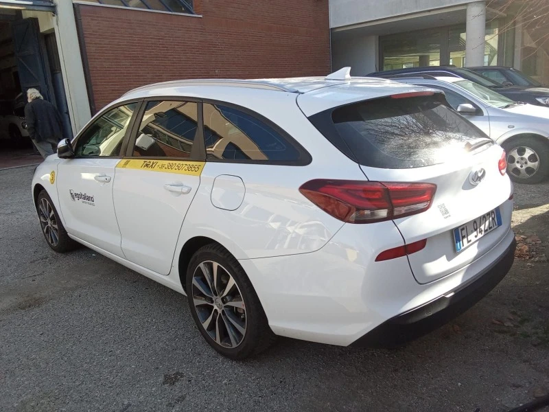 Hyundai I30 1,6CRDI, снимка 4 - Автомобили и джипове - 44106238