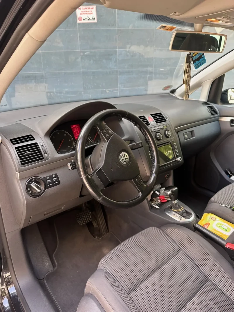 VW Touran, снимка 3 - Автомобили и джипове - 47021005