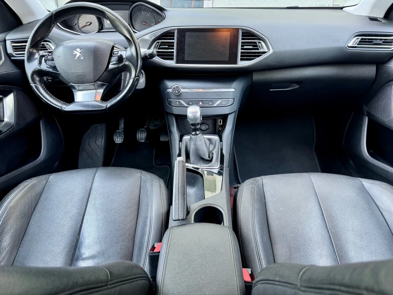 Peugeot 308 1.6 BlueHDI КАТО НОВА | БЯЛА ПЕРЛА | КОЖЕН САЛОН, снимка 11 - Автомобили и джипове - 51956647